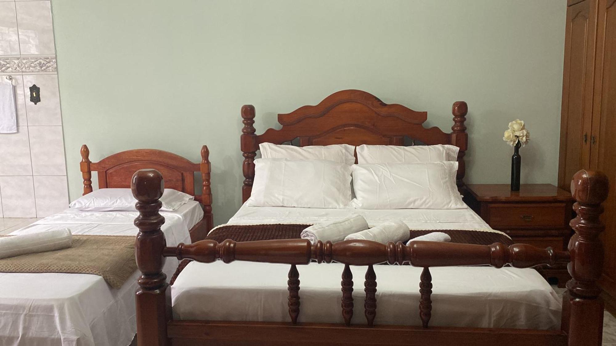 פוז דו איגואסו Triana Guest House מראה חיצוני תמונה
